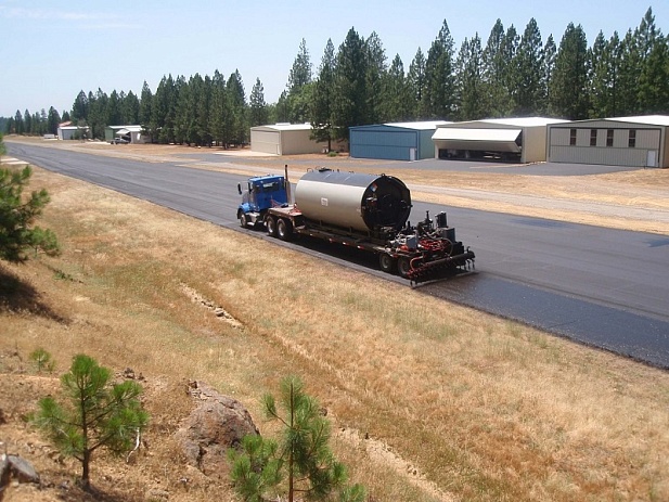 Зачем использовать песок в герметизирующих покрытиях для асфальта?